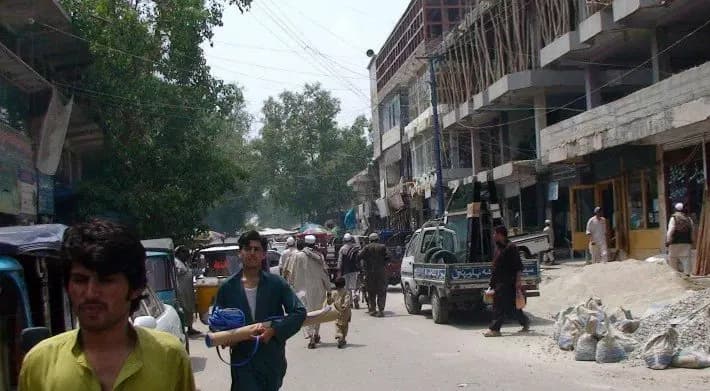 Pakistan Əfqanıstana 724 yük maşını humanitar yardımın keçidinə icazə verib